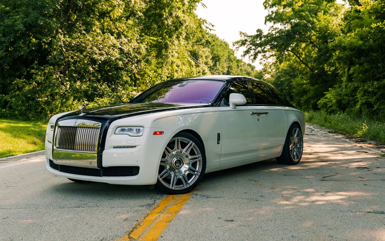 Rolls-Royce Ghost rental in Chicago, photo of the actual car