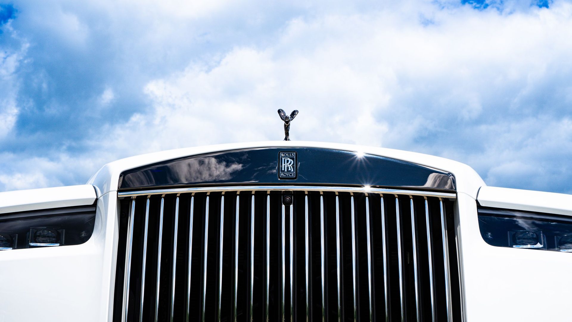The grille and Spirit of Ecstasy of a white Rolls-Royce